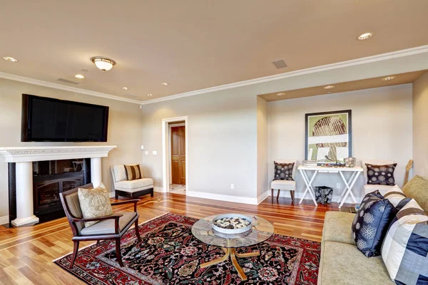 Lovely beige family room with cozy sitting area in wall niche — Stock Photo, Image