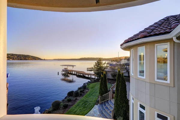 Vista incrível do Lago Washington da varanda superior — Fotografia de Stock