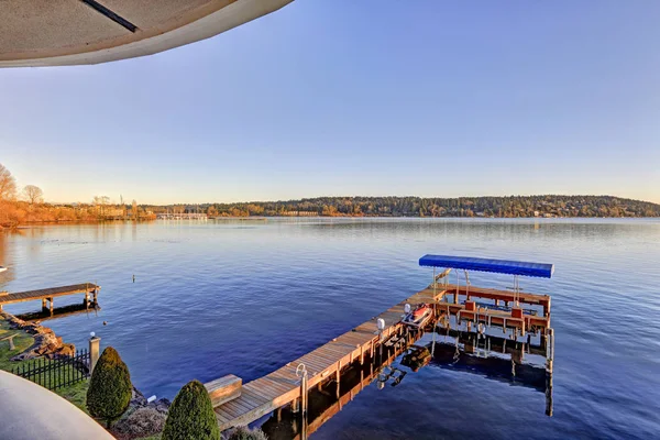 Vista incrível do Lago Washington da varanda superior — Fotografia de Stock