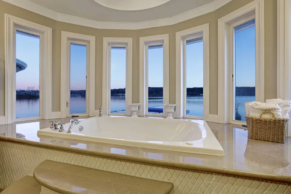 Luxurious master bath boasts jetted tub — Stock Photo, Image