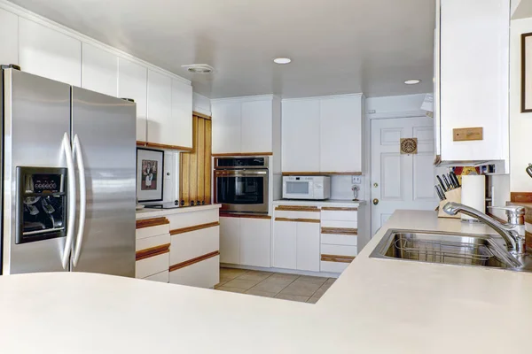 Compact kitchen room with white cabinetry — Stock Photo, Image