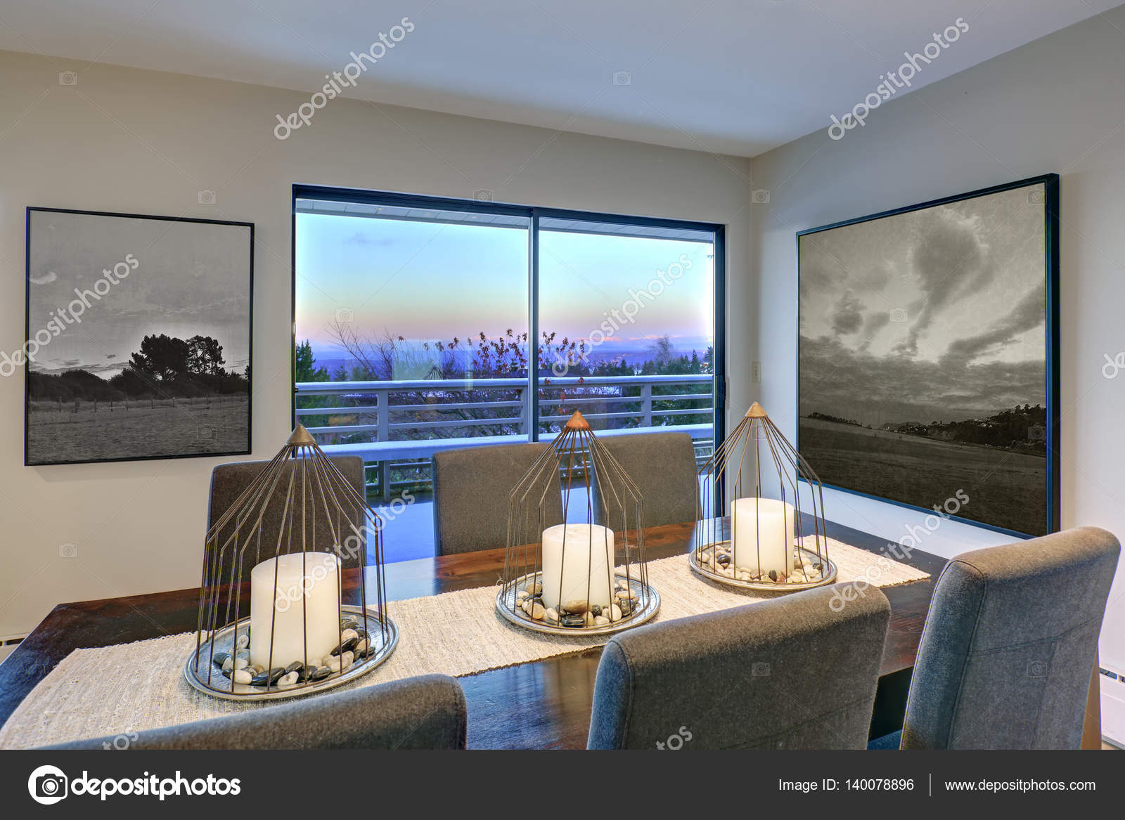 Espacio de comedor con puertas de cristal para cubierta superior ... Espacio de comedor con puertas de cristal para cubierta superior ...
