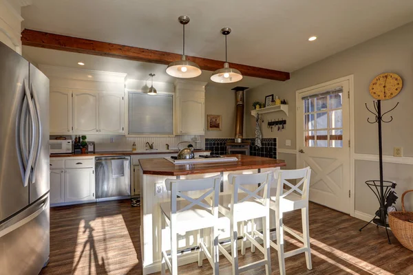 Newly renovated Kitchen boasts wood beams on ceiling — Stock Photo, Image