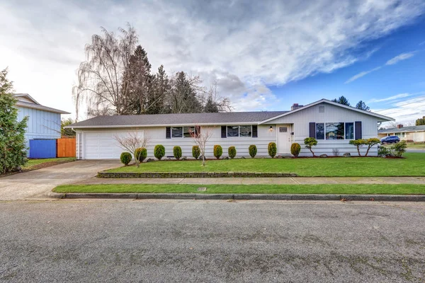 Charming Updated rambler exterior — Stock Photo, Image