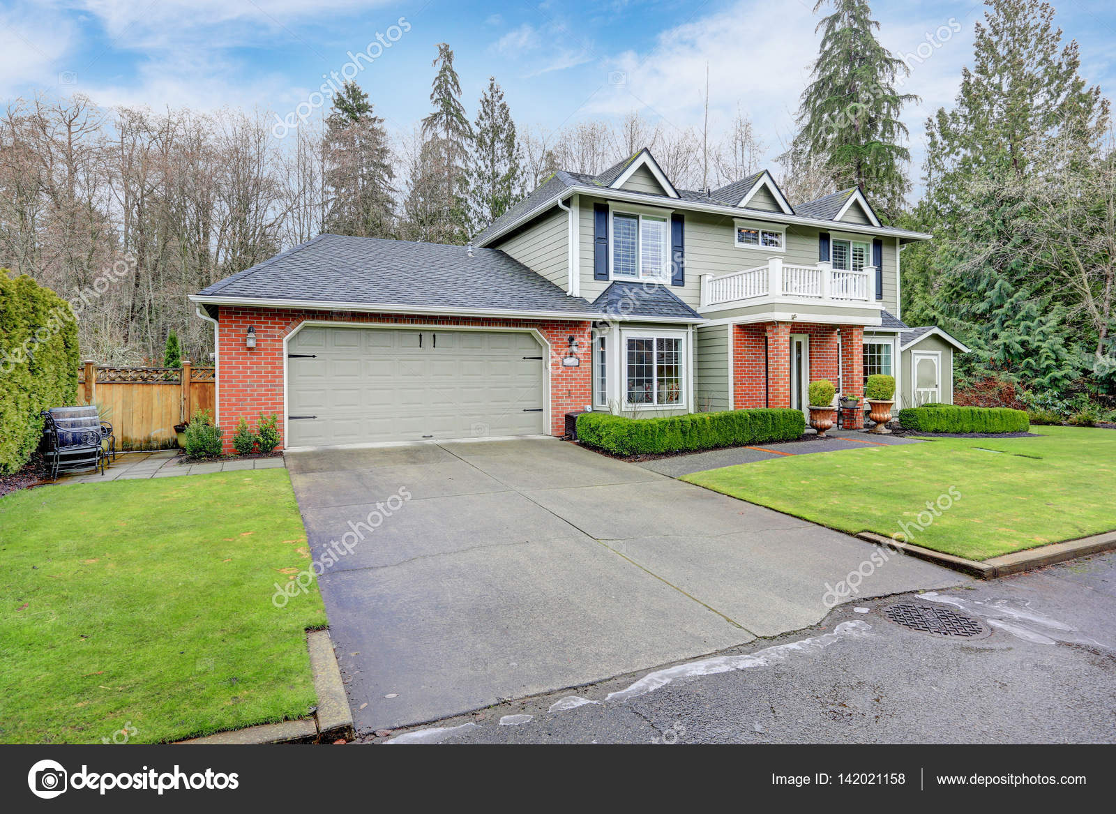 Fotos de Exterior de la casa de estilo colonial americano - Imagen de