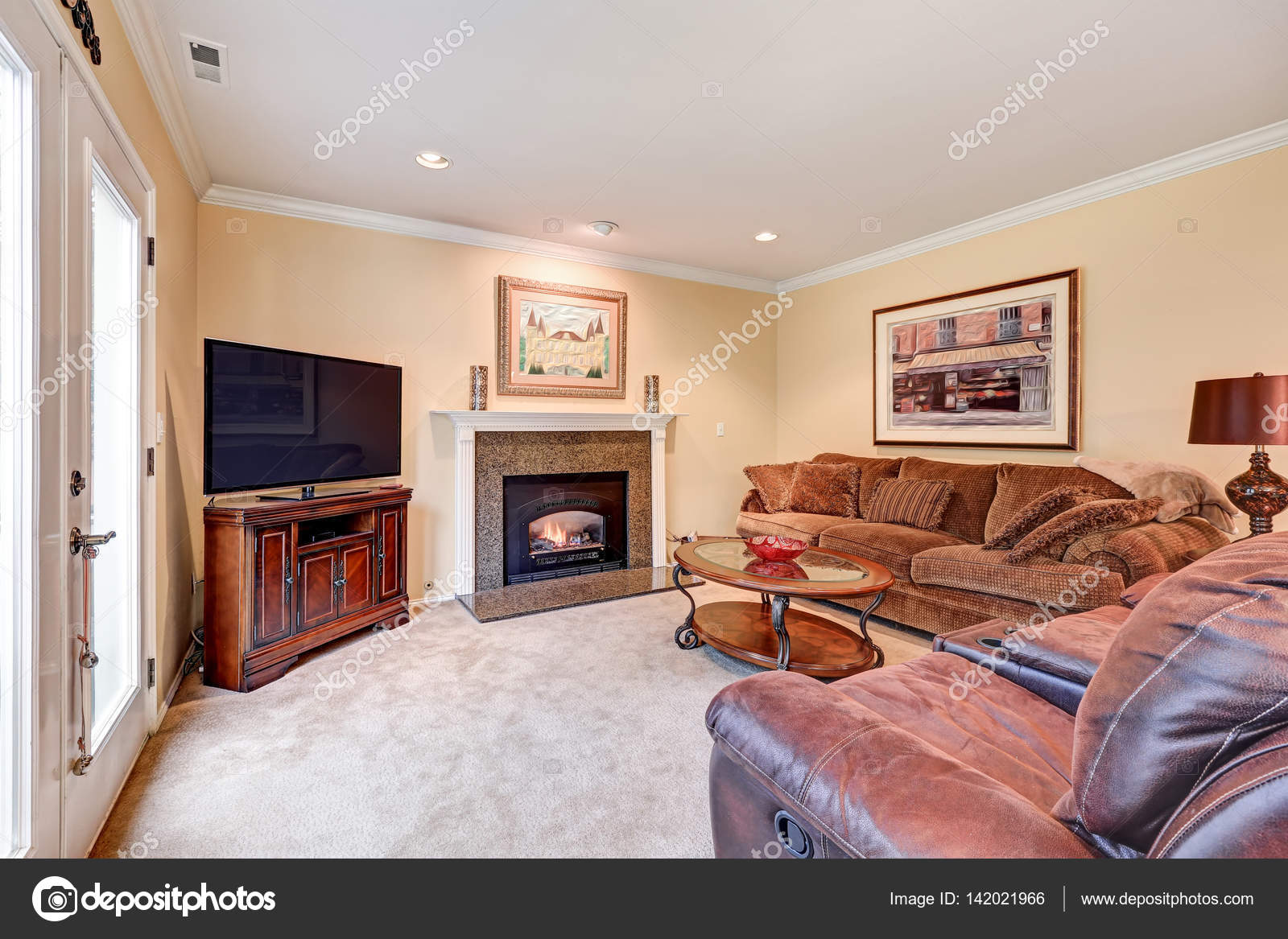 Habitación interior en tonos marrón y beiges — Foto de stock