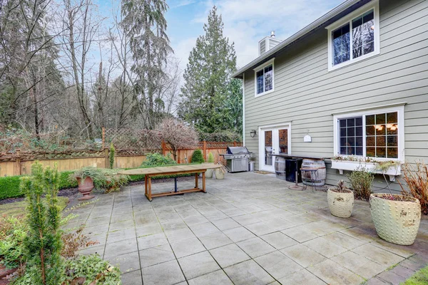 Exterior of American Colonial style home — Stock Photo, Image