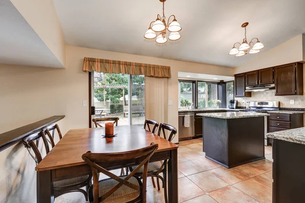 Classic Kitchen room design with kitchen island — Stock Photo, Image