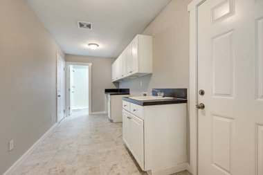 Kiremitli mudroom hafif bej iç