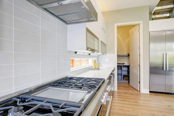 Luxury kitchen in a brand new home — Stock Photo, Image