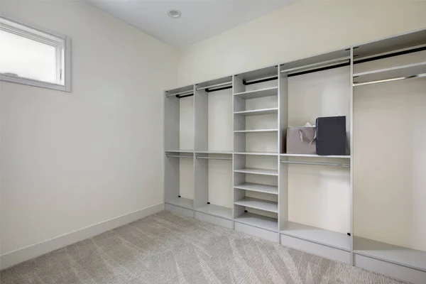 Empty walk-in closet with open shelves — Stock Photo, Image