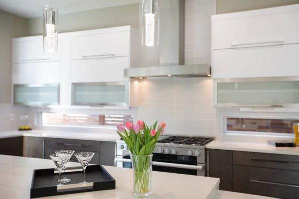 Luxury kitchen in a brand new home — Stock Photo, Image