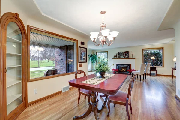 Open floor dining room with vintage table set — Stock Photo, Image