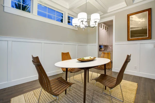 Lovely craftsman style dining room with coffered cealing — Stock Photo, Image