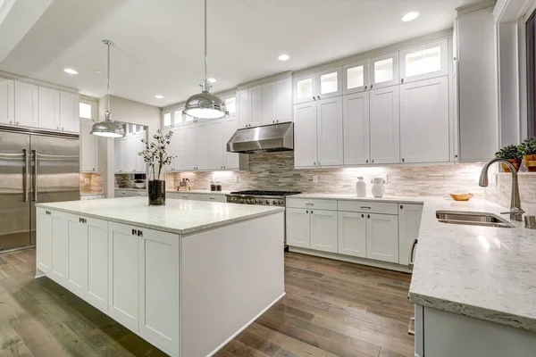 Gurme mutfak özellikleri beyaz dolap — Stok fotoğraf