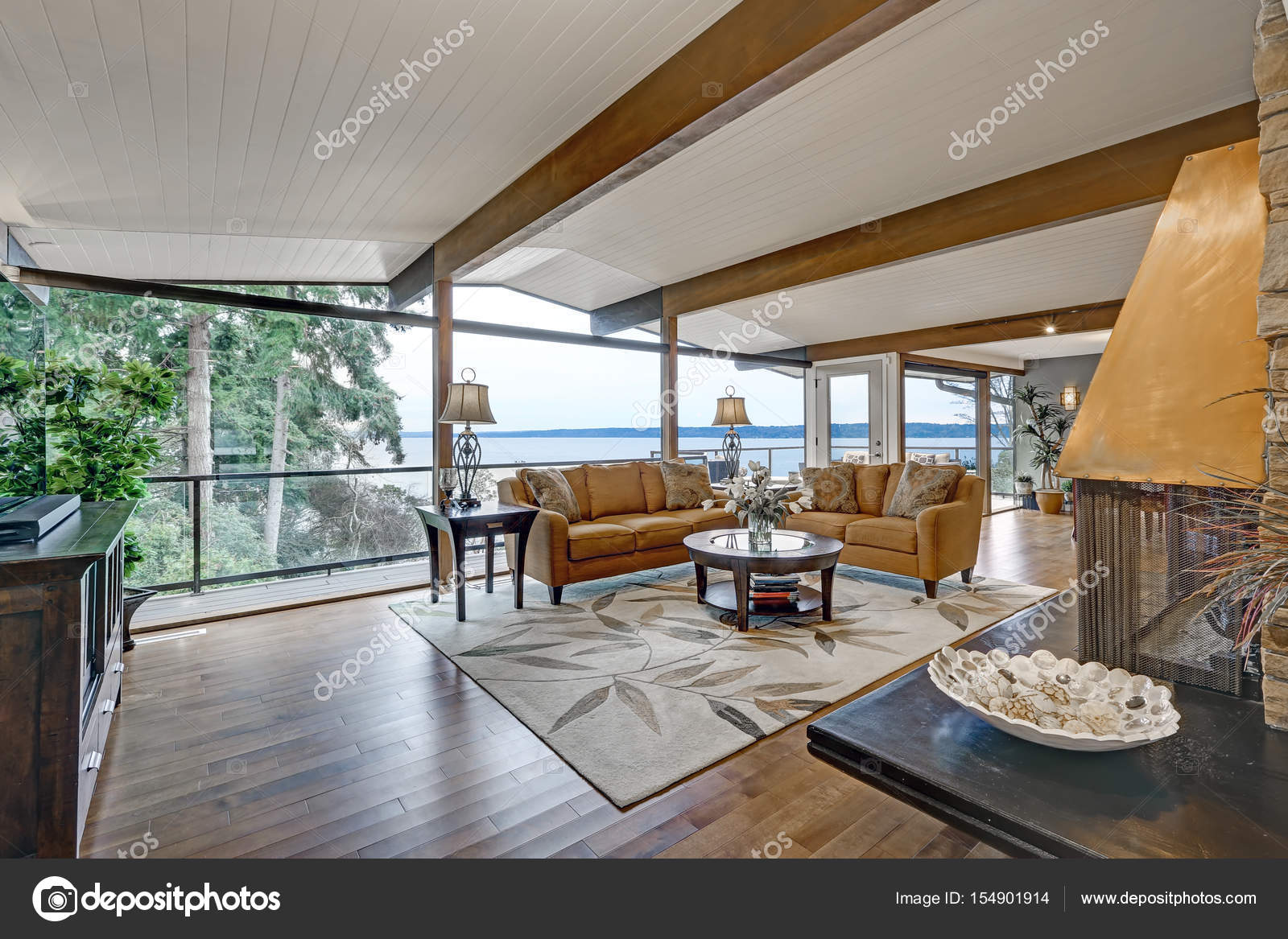 Mooie panorama huis interieur, groot/familie kamer — Stockfoto ... Mooie panorama huis interieur, groot/familie kamer — Stockfoto ...