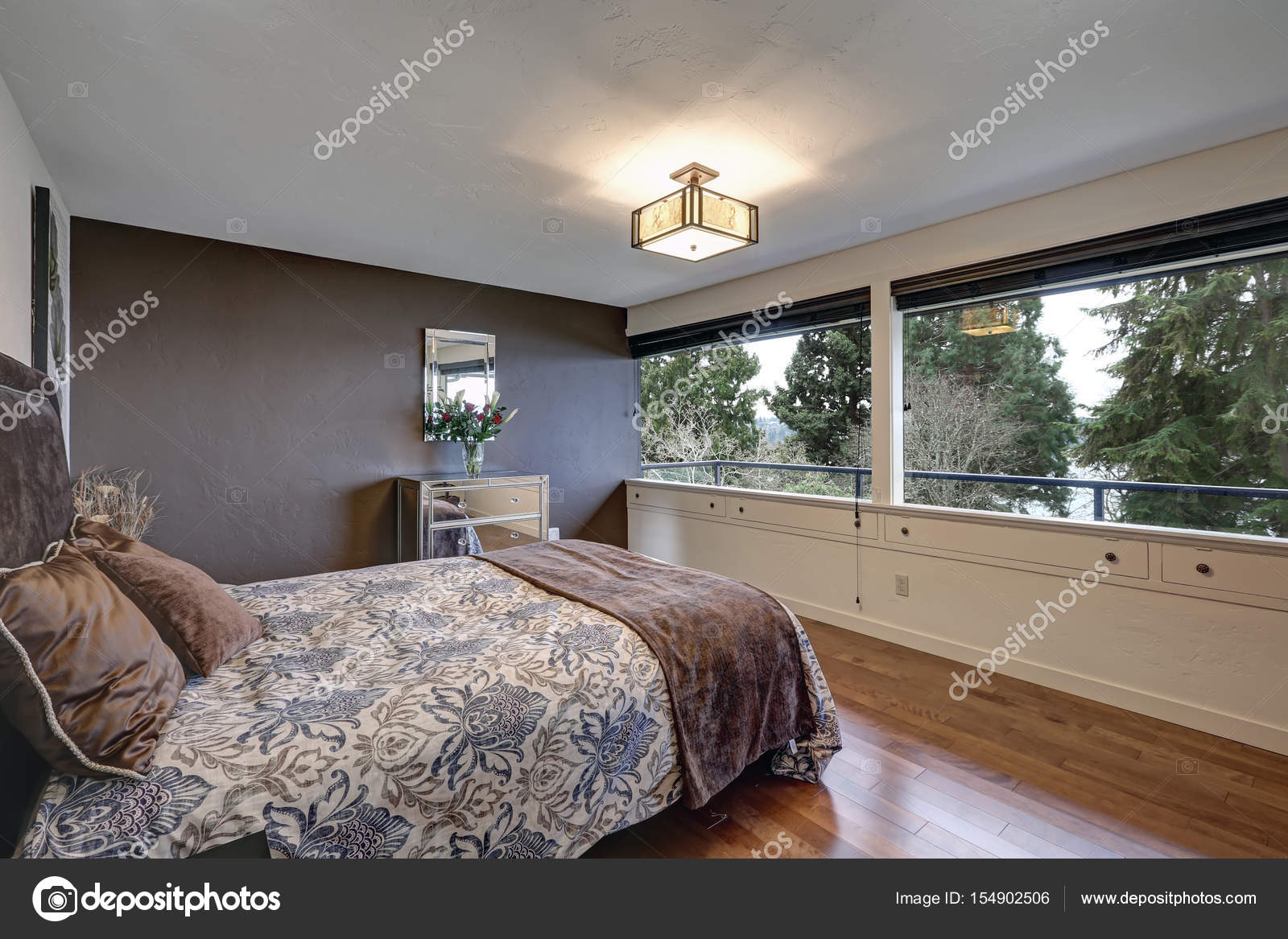 Slaapkamer met grijs accent muur — Stockfoto © iriana88w #154902506 Slaapkamer met grijs accent muur — Stockfoto © iriana88w #154902506
