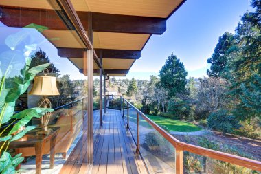 Modern iki hikaye panorama ev panaromik güverte ile
