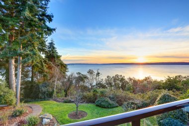 Modern iki hikaye panorama ev Puget Sound Oda