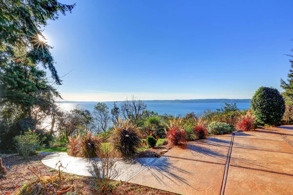 Esterno della casa panoramica con splendida vista sul Golfo di Puget — Foto Stock