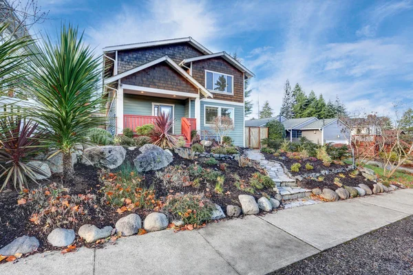 Imágenes: pisos de color beige | bonita casa de dos pisos de color