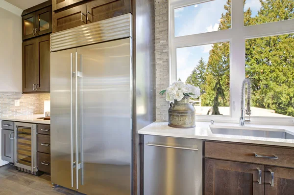 Luxury kitchen in a new construction home — Stock Photo, Image