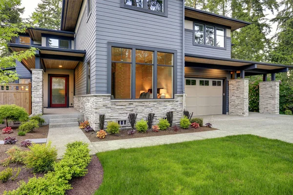 Lujoso diseño de casa con atractivo moderno en Bellevue . —  Fotos de Stock