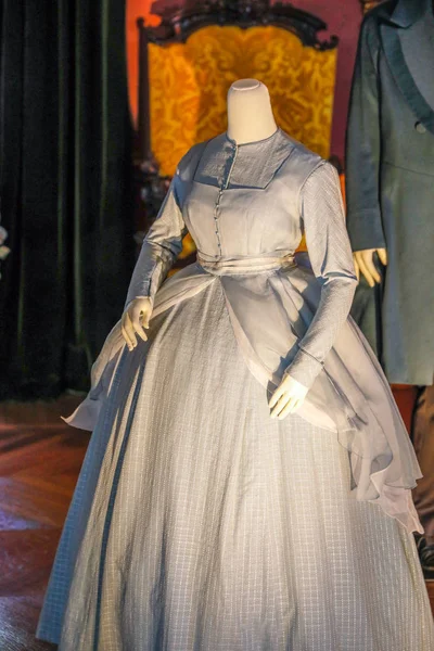 ASHEVILLE, NORTH CAROLINA - MARCH 4, 2017: Biltmore's costume exhibition, Designed for Drama: Fashion from the Classics — Stock Photo, Image