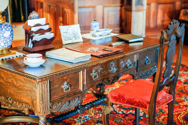 ASHEVILLE, NORTH CAROLINA - 4 марта 2017 года: Выставка костюмов Biltmore
