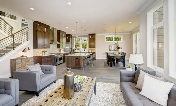 Luxurious new construction with open plan interior. — Stock Photo, Image