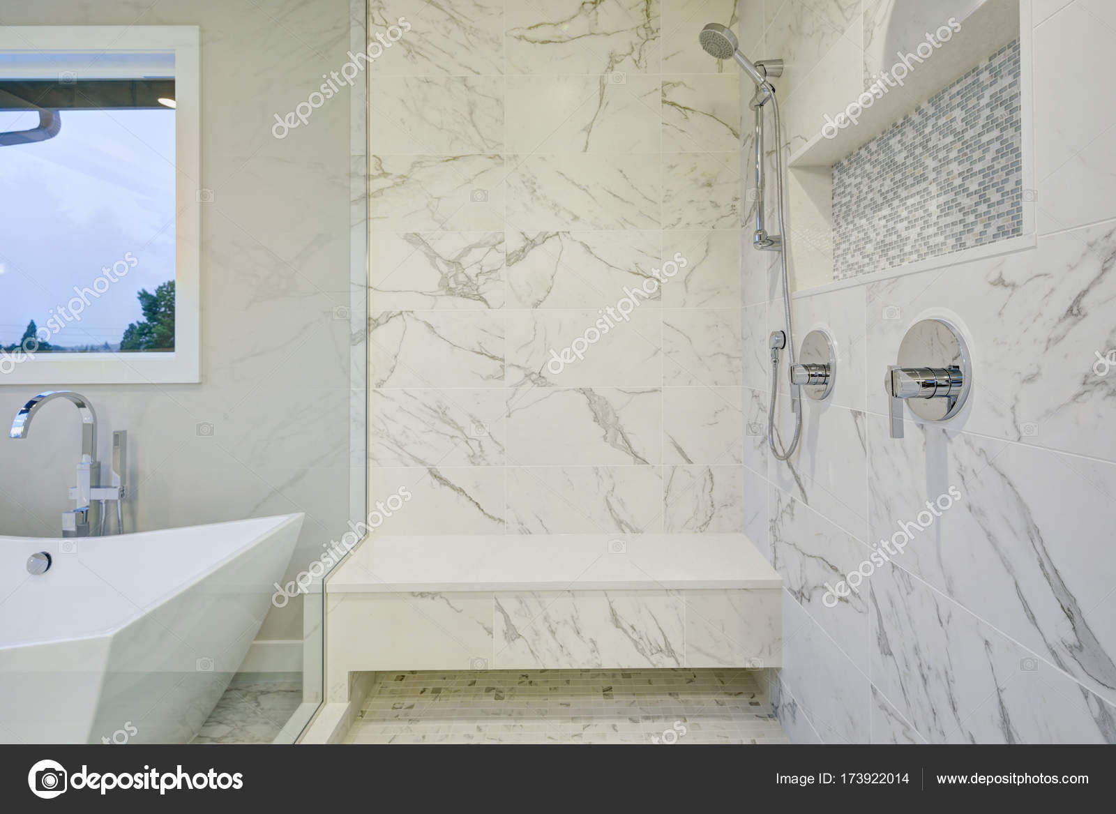 Elegante Badezimmer Funktionen Marmor begehbare Dusche — Stockfoto ... Elegante Badezimmer Funktionen Marmor begehbare Dusche — Stockfoto ...