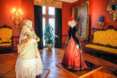 Asheville, North Carolina - 4 Şubat 2017: Biltmore'nın kostüm Sergisi, Drama için tasarlanmış: moda klasiklerinden