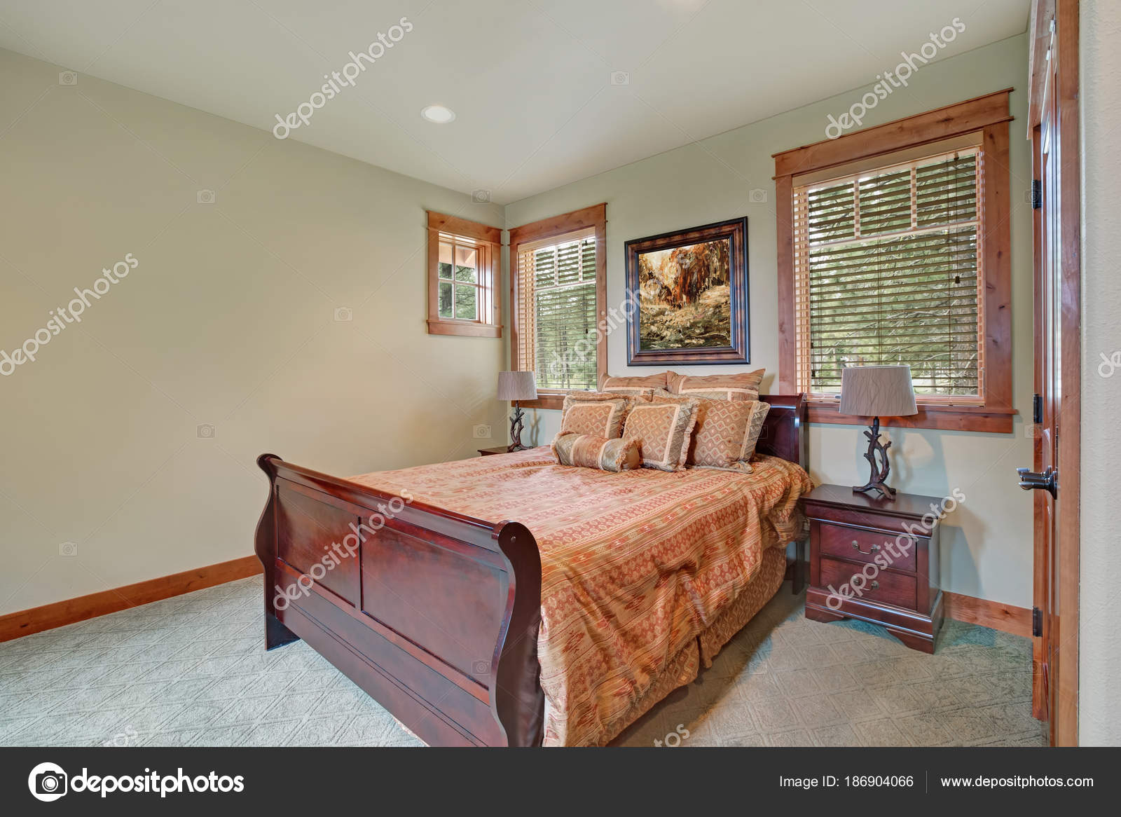 Neutrale slaapkamer interieur in bruin tinten — Stockfoto ... Neutrale slaapkamer interieur in bruin tinten — Stockfoto ...