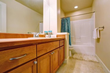 Işık ve temiz banyo iç