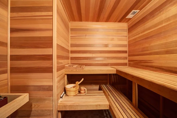 Incredibile sala sauna a casa con teak surround — Foto Stock