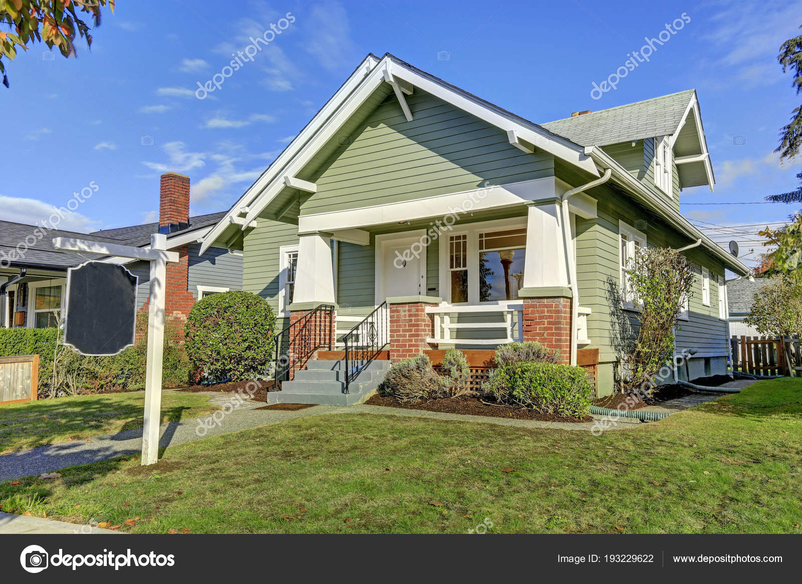 Vista en ángulo bajo de un Foto de stock 47077885 | Shutterstock, image size:1600x1166