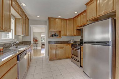 Güzel Güncellenme Zamanı kompakt mutfak ile lots-in depolama kabinleri