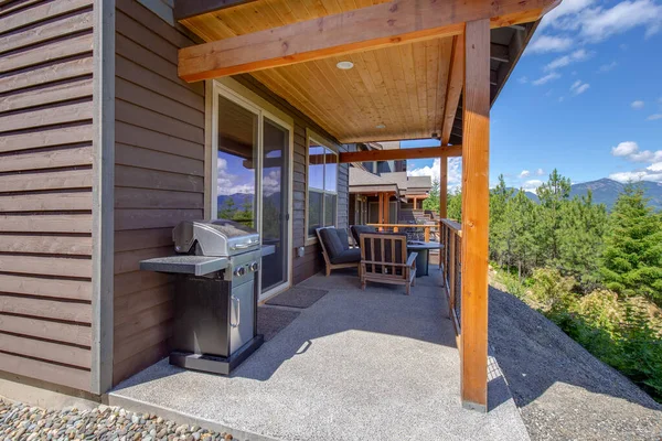 Incroyable Patio Balcon Avec Foyer Forêt Montagne Vie — Photo