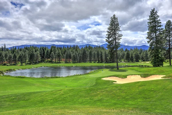 Golf Course Pine Trees Pond Cascade Mountains Northwest Little House — Stock Photo, Image