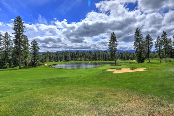 Golf Course Pine Trees Pond Cascade Mountains Northwest Little House — Stock Photo, Image