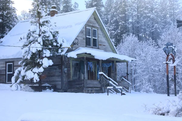 Winter Alte Amerikanische Landschaft Mit Rustikalen Häusern Autos Und Zäunen — Stockfoto