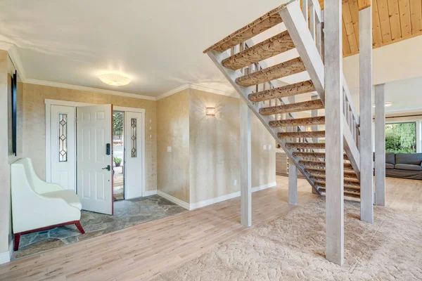 Light Hardwood Oak Floor Staircase Going Open Front Door — Stock Photo, Image