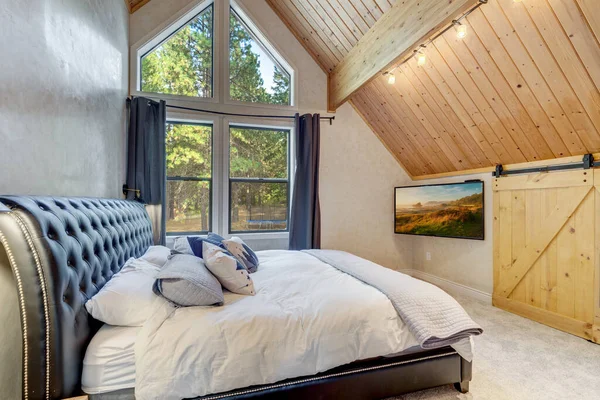 Schöne Schlafzimmer Interieur Mit Luxuriösen Natürlichen Dekordetails — Stockfoto