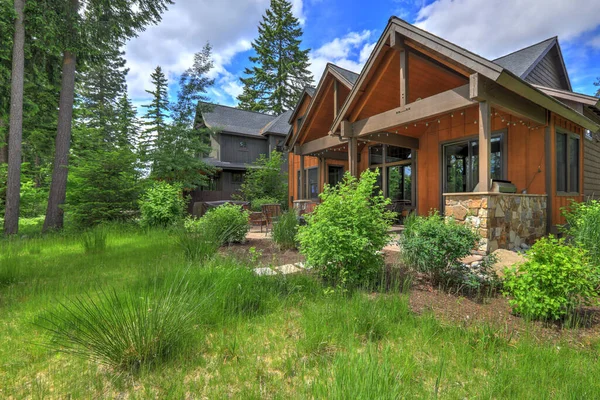 Bella Grande Casa Americana Nord Ovest Esterno Con Legno Marrone — Foto Stock