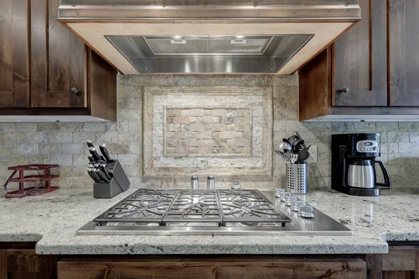 Kuchyně Detaily Přírodním Kamenem Luxusní Kuchyně Rozsah Moderní Digestoří — Stock fotografie