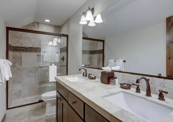Klasický Jednoduchý Malý Koupelna Interiér Detaily Chodit Sprše Přírodním Kamenem — Stock fotografie