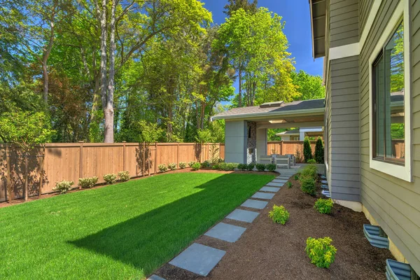 Fantastic New Backyard Fresh Landscape Fully Fenced Back Porch Large — Stock Photo, Image