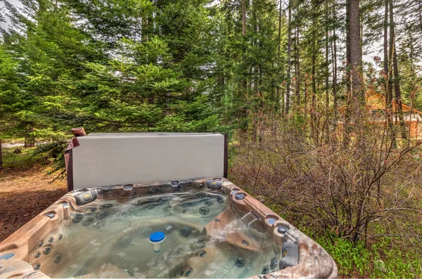 Open Hot Tub Back Yard Forest Spring Northwest — Stock Photo, Image
