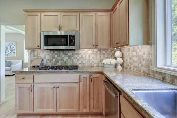 Classic Cozy Bright Kitchen Interior Wooden Cabinets Granite Grey Green — Stock Photo, Image