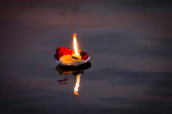 Diyas. Basket boat with a burning candle — Stock Photo, Image